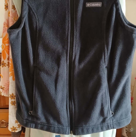 Vest - Picture 2 of 6